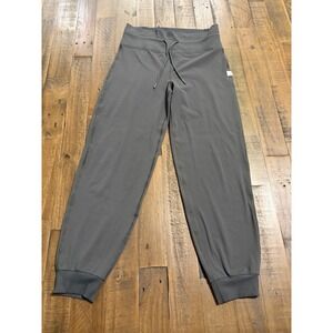 VUORI VW418  Daily Jogger Fig Athletic Athleisure Performance Active Medium Grey